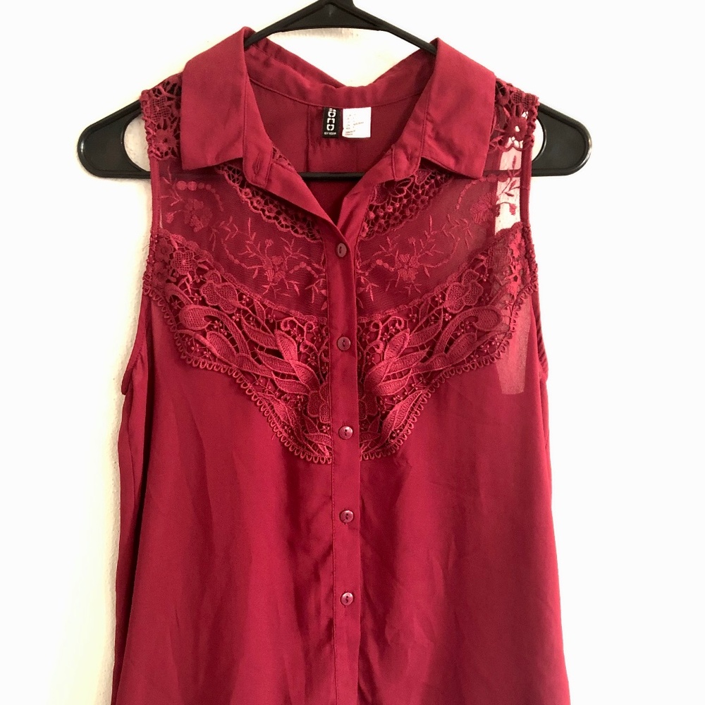 H&M Burgundy Tank Top. Beautiful Lace Top. Button down